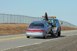 Taisyklė su mažomis išimtimis: ar galima tempti automobilį su automatine pavarų dėže?