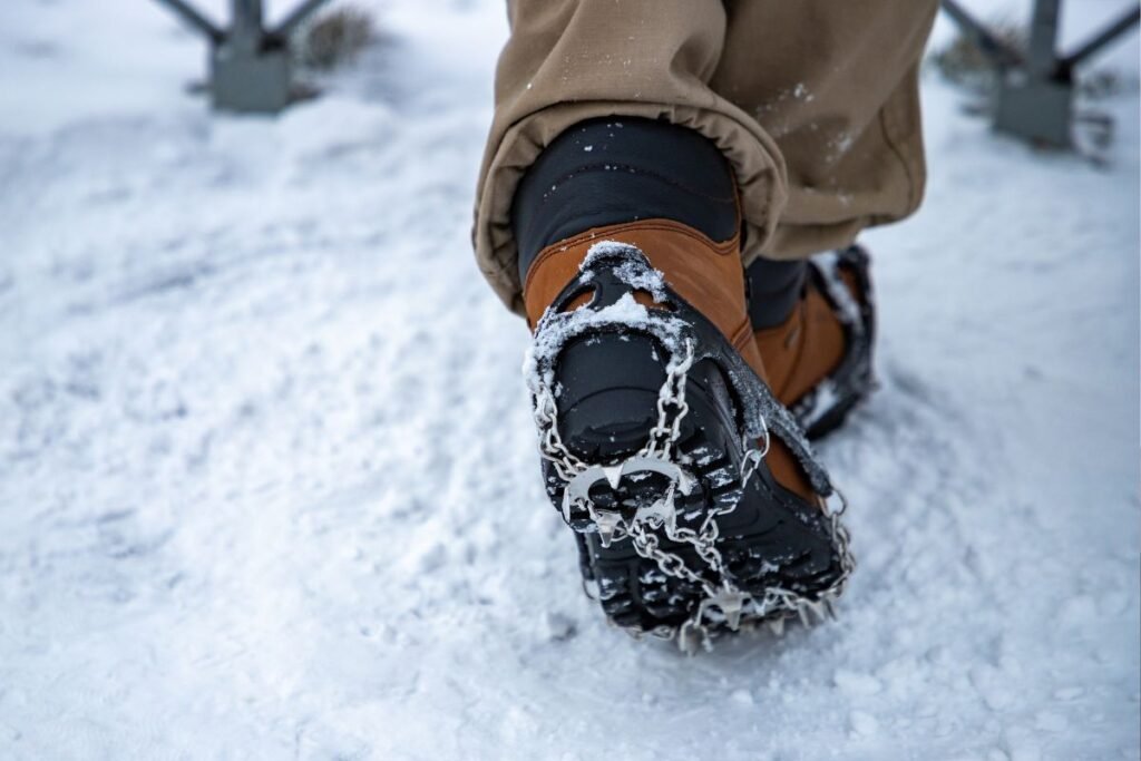 Batų apsauga nuo slydimo: kada jos gali prireikti ir kaip išsirinkti sau tinkamą?