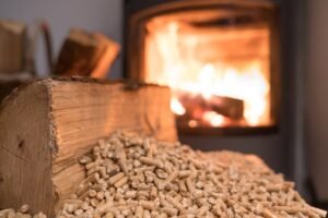 Granulių ir malkų ekonominis palyginimas. Kuris biokuras prieinamiausias ūkyje?