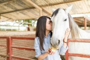 Gyvūnų terapija – nauja dimensija kaimo turizmo patirtyje. Kaip paversti hobį nauda sveikatai ir verslui?