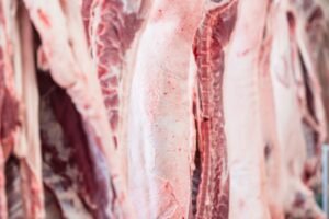 Kiaulienos skerdena: kiek mėsos ir kitų produktų išeina iš papjautos kiaulės?