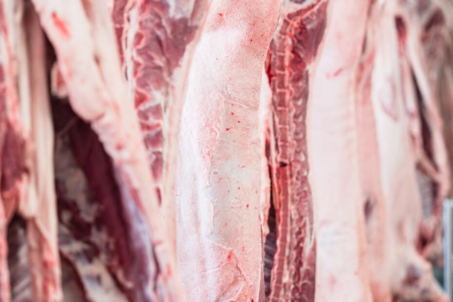 Kiaulienos skerdena: kiek mėsos ir kitų produktų išeina iš papjautos kiaulės?