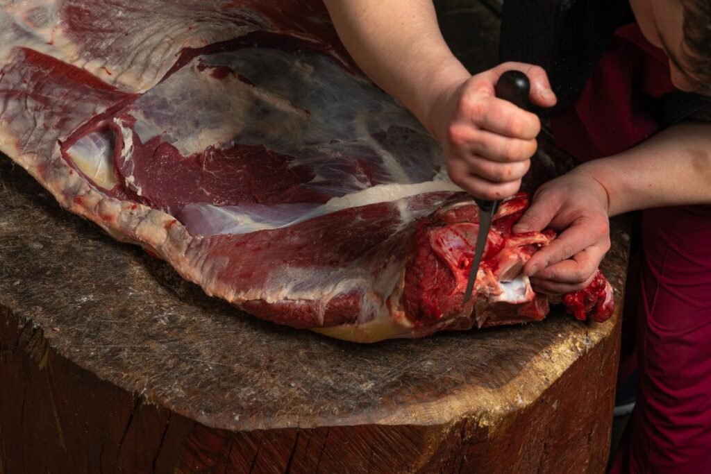 Orientacinė lentelė: kiek produktų gaunama iš 600–650 kg sveriančio galvijo